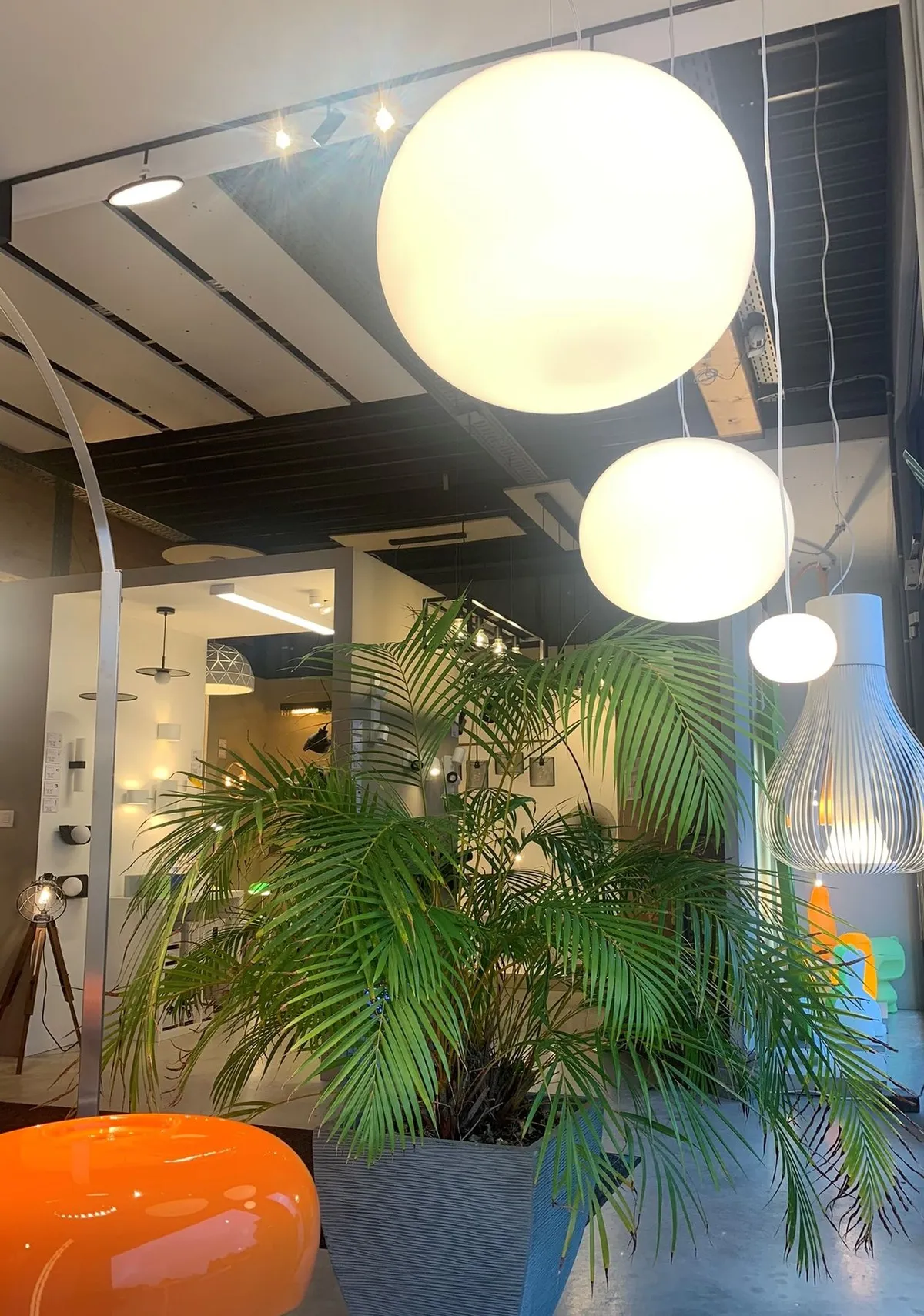 Ambiance Flos au showroom Domelec de Libramont — vue 4