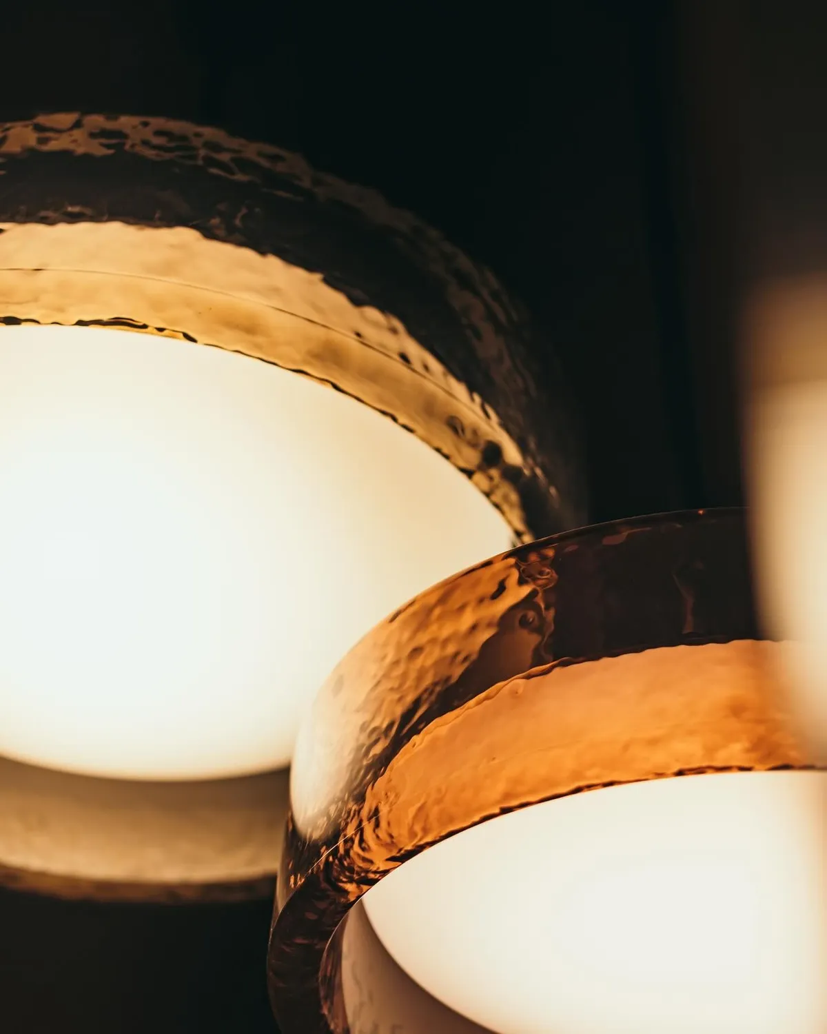 Ambiance Artemide / Marset au showroom Domelec de Libramont — vue 4