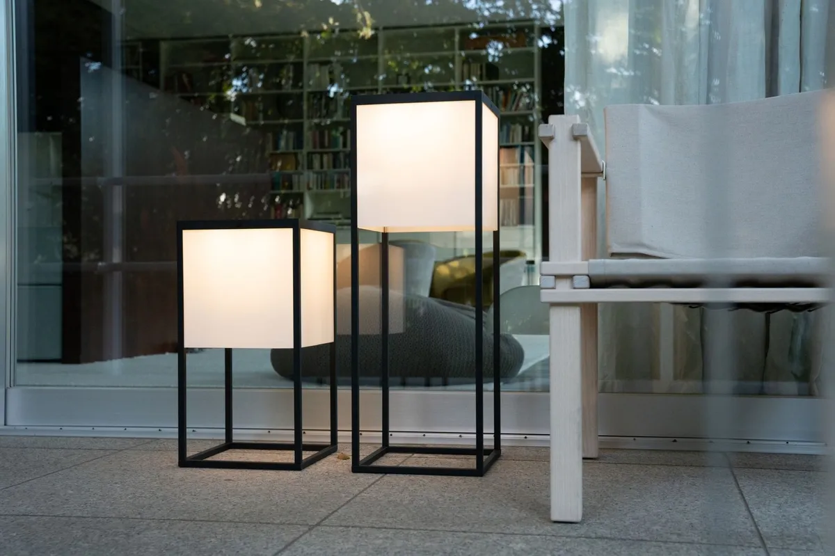 Lampes nomades rechargeables : la lumière se déplace avec les convives.