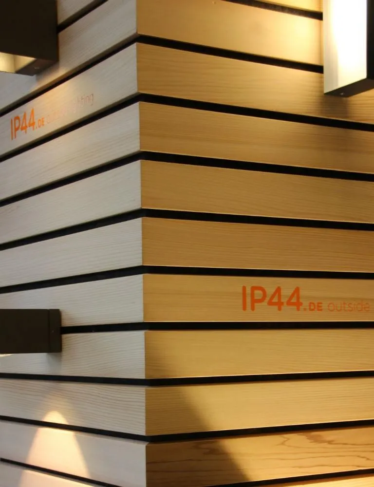 Ambiance IP44 au showroom Domelec de Libramont — vue 1